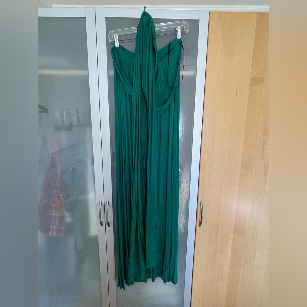 Tart Emerald Green adjustable maxi dress. Super soft 
Stretch. size M